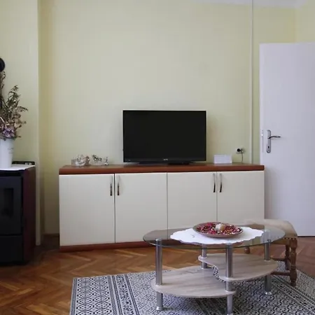 Karlo Apartment
