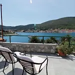 Karlo Apartamento Vis