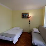 Karlo Apartamento Vis